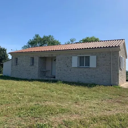 Holiday home Agreable Maison Dans Les Vignes, 8 Min De La *